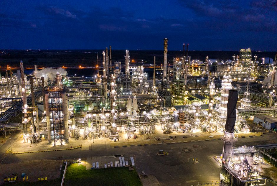 Rekomendasi Videotron Oil and Gas yang Andal untuk Lingkungan Kerja